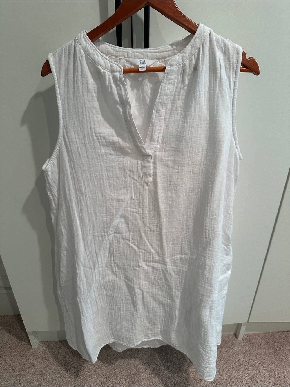 Time and Tru White Sleeveless V-Neck Cotton Tunic